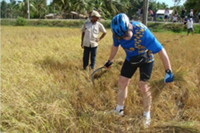3 Days Cycling Mekong Delta - Day 2: Can Tho with early coffee and riverside life by bike