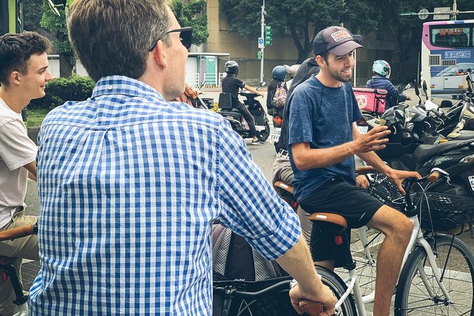 4-Hour Morning Cycling City Tour (incl. breakfast) - Group Size and Your Guide’s Storytelling