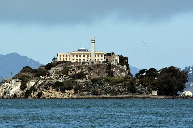 Alcatraz Prison Tour and Golden Gate Bridge Bike Rental - A 5-Hour San Francisco combo that actually fits together
