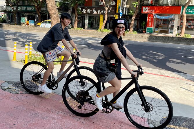 Best E-bike Cycling Tour in Taipei - Includes Local Food & Drinks - Hulin Market: everyday Taipei in snack-and-necessities mode