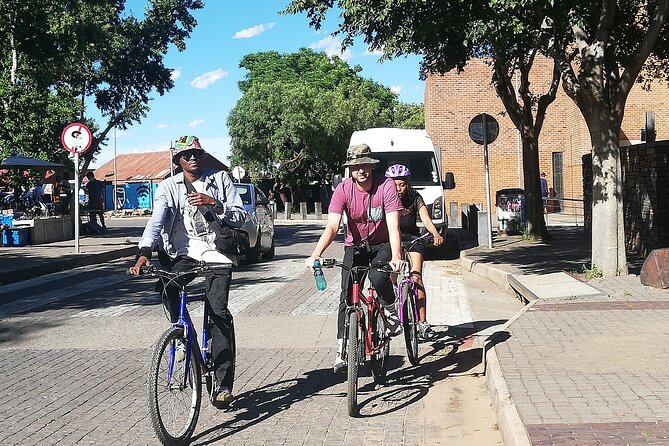 bicycle tour soweto - Orlando West High School and the 1976 student uprisings