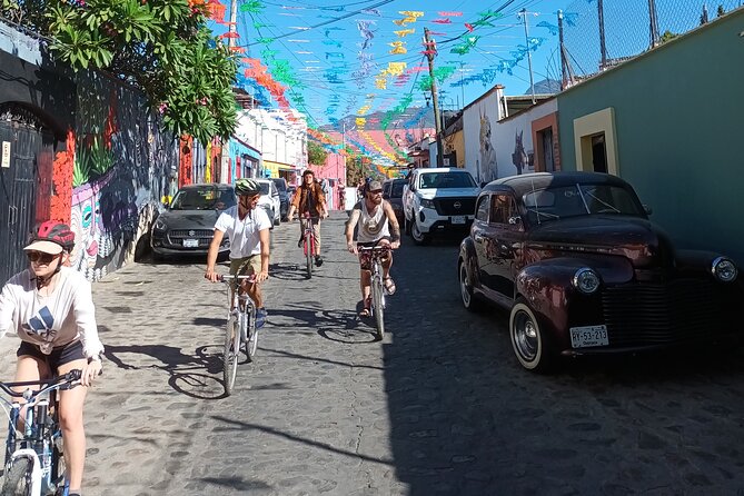 Bicycle Tour through Oaxaca learning about its Urban Art and History - Santo Domingo de Guzmán: baroque beauty and a culture center in one stop