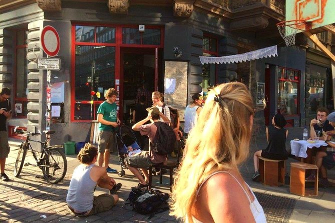 Bicycle tour through the "other" Hamburg (min.4) - Sternschanze and Schröderstift: Reading Hamburg’s Street-Level Contrasts
