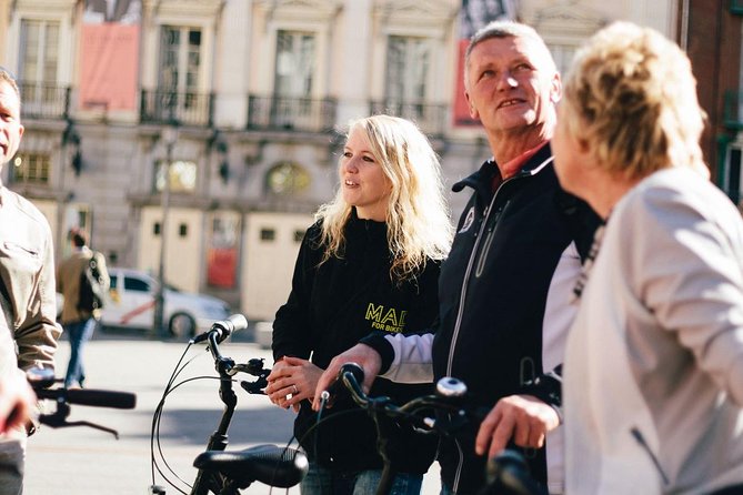 City Bike Rental with Phone Holder and Self Guided Tour - Family travel: seats, parks, and a smoother day with kids