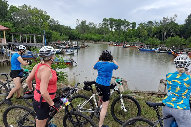 Countryside Cycling Tour. T1.0 by Matahari - The guides (Princilia and SJ): Local context that stays useful