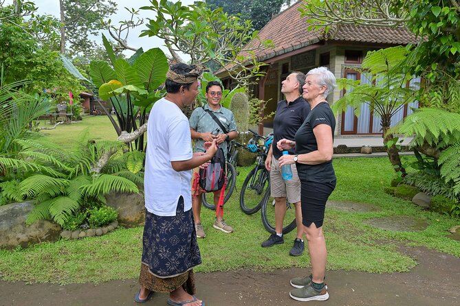 Cycling and Cooking Class in Ubud - Coffee at a Balinese family compound: the stop that slows everything down