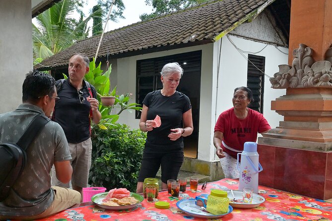 Cycling and Cooking Class in Ubud - The cooking class at Pak Wayan’s home: hands-on, with real results