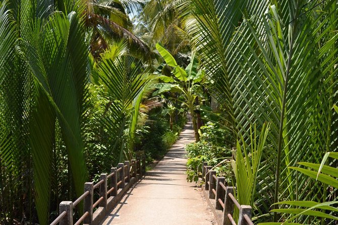Cycling Mekong Delta Ben Tre 2days - Day 1: Cai Be Floating Market and Island Cruising
