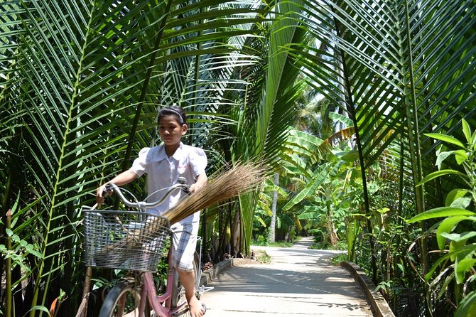 Cycling Mekong Delta Ben Tre 2days - Getting Out of Ho Chi Minh City: The 8:00 AM Start Matters