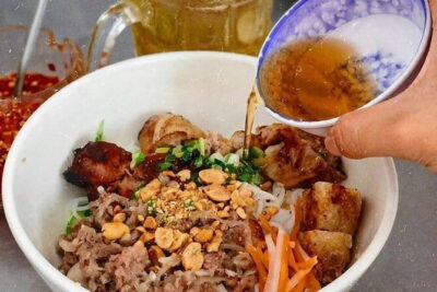 Discover Ho Chi Minh City’s Street Food & Hidden Life by Bicycle - Small Alleys, Local Markets, and the City’s Street-Food Rhythm