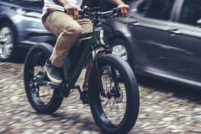 E-bike Rental Along the Potomac River - The included gear that makes this feel easy