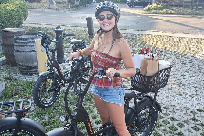 E-Bike Rental Explore in Niagara-on-the-Lake - Picnic kit breaks: a simple way to turn the ride into downtime