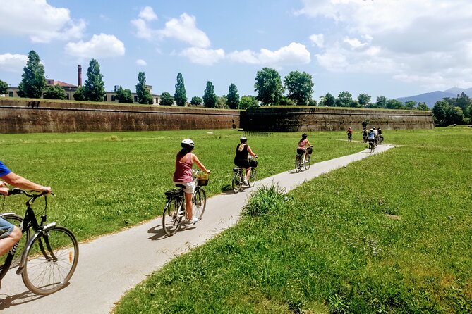 E-Bike Rental in Lucca - Adding the countryside with an E-trekking bike