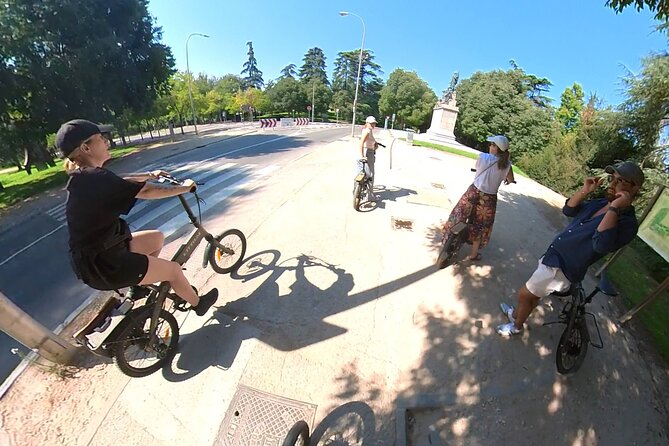 E-Bike Rental in Madrid - Calle Mayor and Gran Vía: big-street Madrid without losing hours