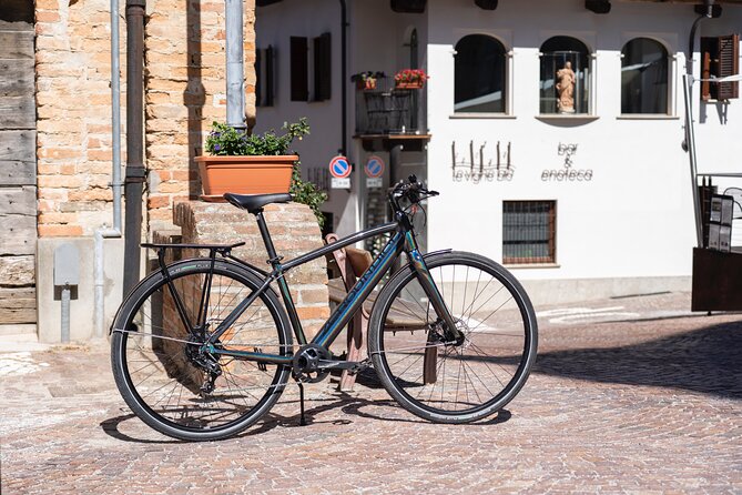 E-bike rental in the Langhe: Landscapes, wines, and cuisine. - Half-day vs full-day: picking the right timing