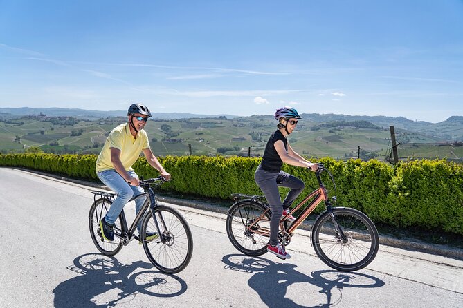 E-bike rental in the Langhe: Landscapes, wines, and cuisine. - How the Komoot routing system keeps you confident