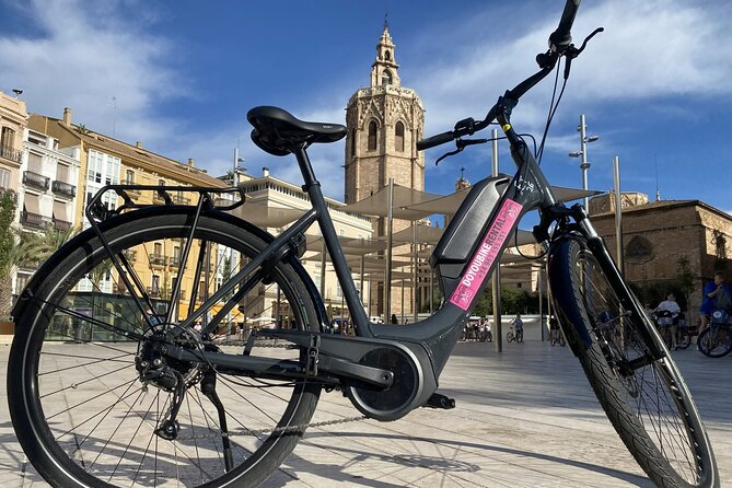 e-Bike Rental in Valencia - Included gear you actually want: lock, basket, lights