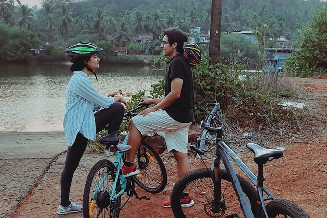 Ebike Tour of Chorao Island with Cycling Zens - E-bike and helmets: how the ride stays comfortable
