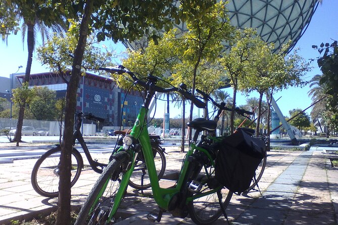 Electric Bike Rental 3 hours - Locks and helmets: small details that change your day