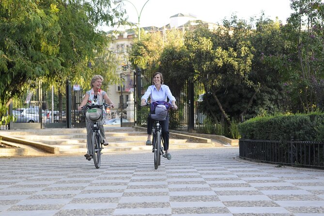 Electric Bike Rental 3 hours - Bike-lane riding in a pedestrian city: safety in real life