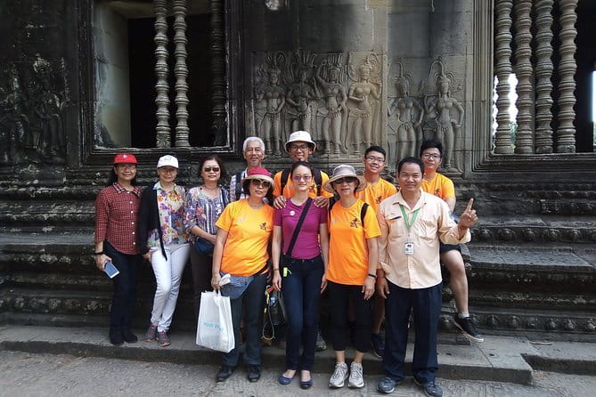 Full-Day Guided Bicycle Tour in Angkor Wat Temple - Lunch near the temples: fuel before Angkor Wat