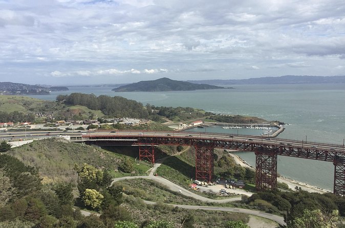 Golden Gate Bridge Bike Rental (Includes Free Helmet & Lock) - Ferry-Back Options and Picnic Planning Around the Water