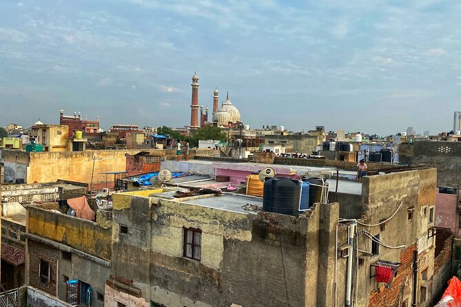 Half-Day Premium Classic Old Delhi Cycling Tour - Unity in Diversity - The Bike Tribe setup: helmet, safety jacket, and a geared Trek