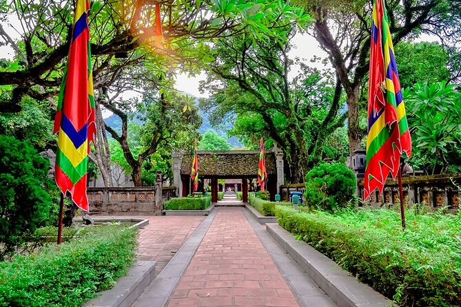 Hoa Lu - Tam Coc - Mua Cave 1 Day with Cycling, Hiking, Lunch - Guides and group vibe: why the day feels lighter