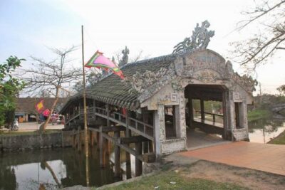 Hue Cycling Tour To Thanh Toan Bridge - Family Temples and Ancestor Worship: Incense, Prayers, and What It Means