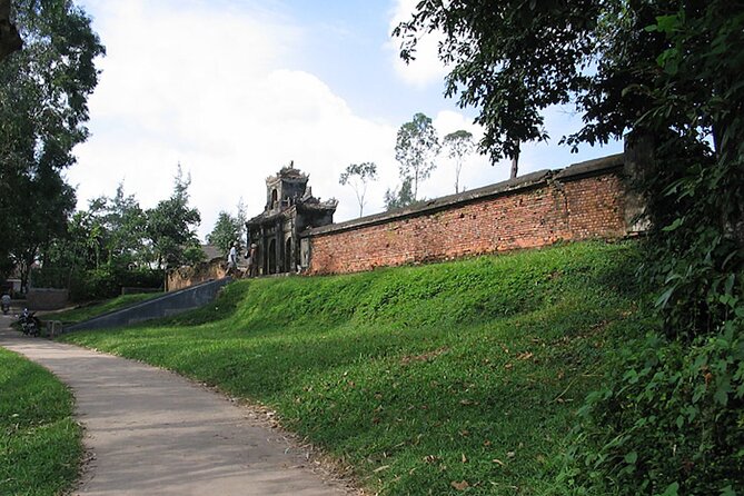 Hue: Thuy Bieu Village Cycling Half-day Tour - Elephant Re Temple and Long Chau Temple: the quiet start that sets context