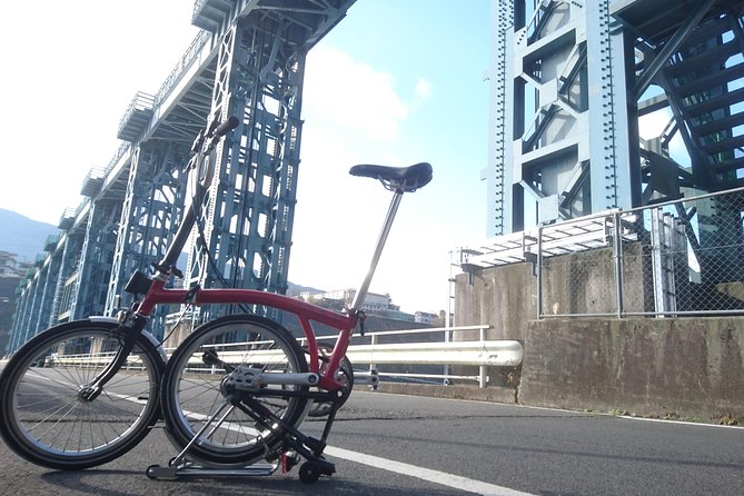 Ikeda Reservoir BROMPTON Slow Cycling Tour - The 1970s retro shopping street stop: a change of mood
