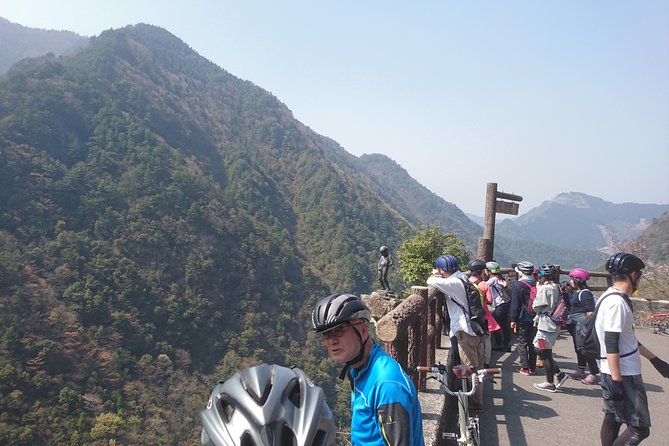 Iya Valley BROMPTON Slow Cycling Tour - Guides, Pace, and Group Size: Takahashi and Maya Make It Click