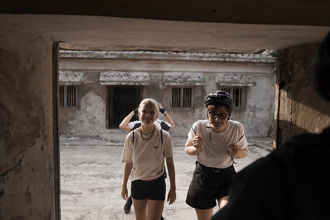 Jogja Hidden Gems - Cycling Tour - Chinese Temple Stop and Javanese Culture Lessons on the Move