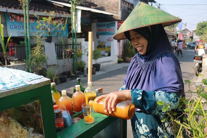Kotagede Royal Route - Cycling Tour - Stop 1: Kota Gede’s lanes and the architecture you only see up close