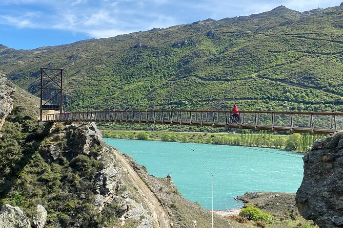 Lake Dunstan Discovery Day Tour by eBike with Shuttle - The shuttle to Clyde: less hassle, better pacing