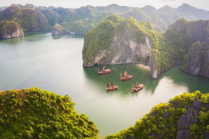 Lan Ha bay 3D2N Boutique boat: Kayaking, cycling, villages, beaches, caves - Why Lan Ha Bay feels calmer than Halong Bay