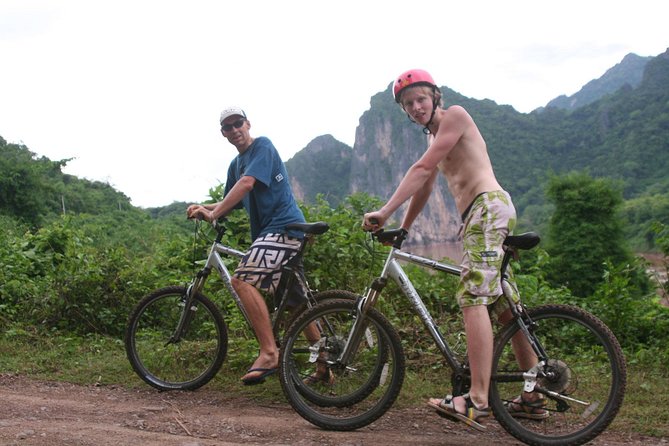 Luang Prabang Mountain Bike Cycling Tour - Buffet lunch in Ban Xang Hai: shower and reset time