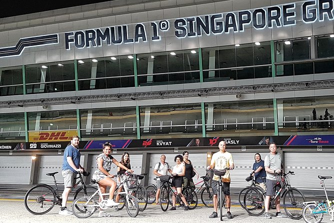 Marina Bay Night Cycling Tour - Merlion Park and the Marina Promenade: The Classic Photo Chain