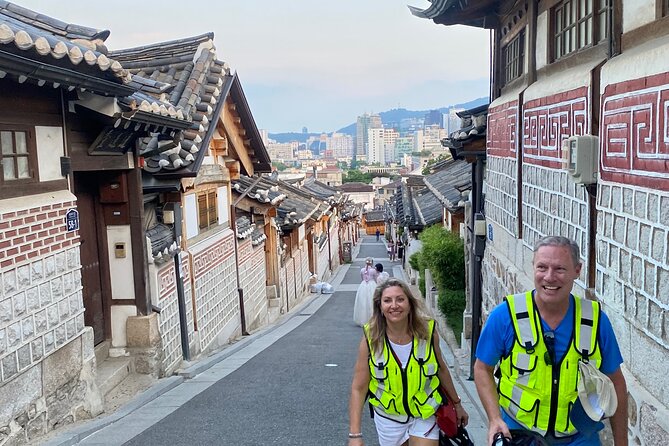Market Food Tour & Evening E-bike Ride in Seoul - Ikseon-dong Hanok Street: a photo-friendly break that still feels local