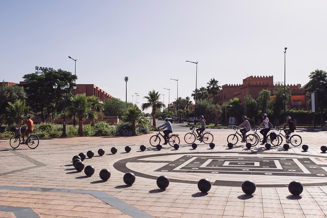 Marrakech’s Best Cycling Tour: Culture, Colors, and Charm - Spice souk lanes + tea break: the best smells come with a pause