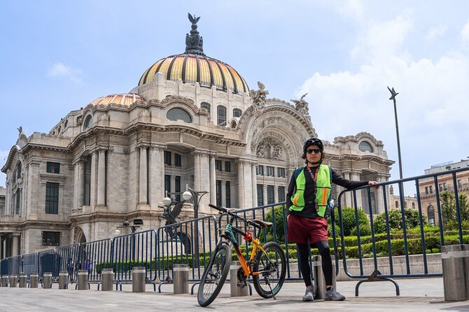 Mexico City Bike Rental - Angel of Independence Area - Irving’s English tips and the phone-mount advantage