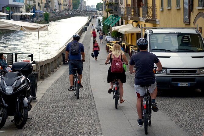 Milan: Bicycle Tour Live Tourist Guide 3 hours and half - Brera District to Arco della Pace: artists, palaces, and perfect scale