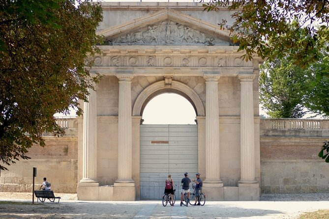 Milan: Bicycle Tour Live Tourist Guide 3 hours and half - Castello Sforzesco and Sant’Ambrogio: two Milan anchors in one stretch