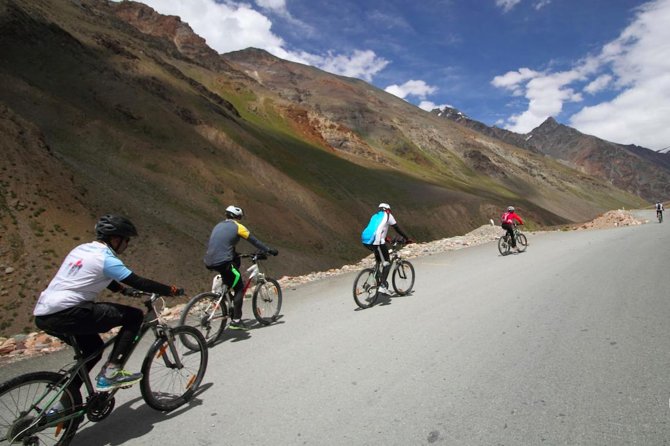 Multi-Day Trip Himalayan Cycling Expedition from Manali to Leh - Price and value: what $2,400 actually buys you