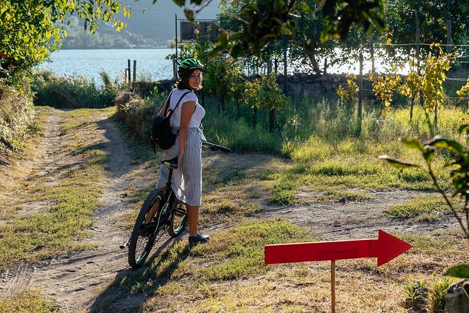 Naples Scenic E-Bike Ride to a Local Vineyard with Meal - Lago d’Averno: the emotional payoff (and why this lake matters)