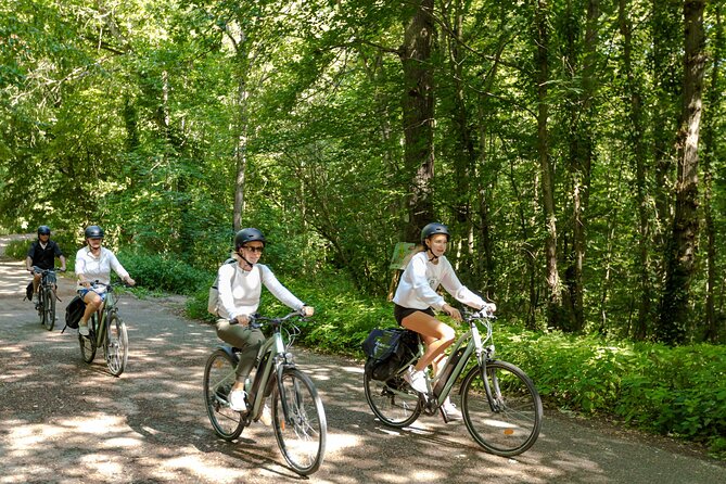 Nature electric bike ride from Paris to Versailles - Stop 4: Marnes-la-Coquette for a taste of quiet village life