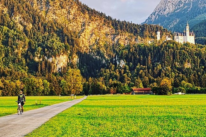 Neuschwanstein Castle by Bus Incl. Bike Ride or Hohenschwangau - Marienbrücke timing: how the guide helps you avoid missing the castle