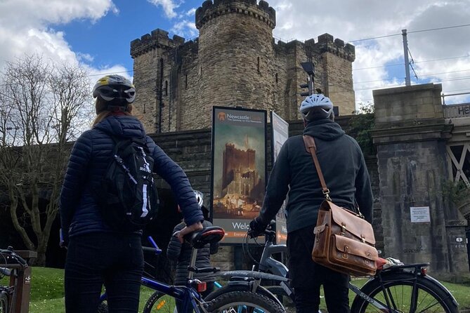 Newcastle Cycling Tour - Guides Make the Difference: Anna’s Stories and Alek’s Smooth Planning