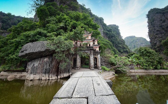 Ninh Binh Day Trip: Hoa Lu-Trang An/Tam Coc-Mua Cave-Cycling-Boat - Key highlights you’ll feel right away