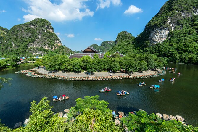 Ninh Binh Day Trip: Hoa Lu-Trang An/Tam Coc-Mua Cave-Cycling-Boat - Old buses, old bikes, and how to protect your day’s mood
